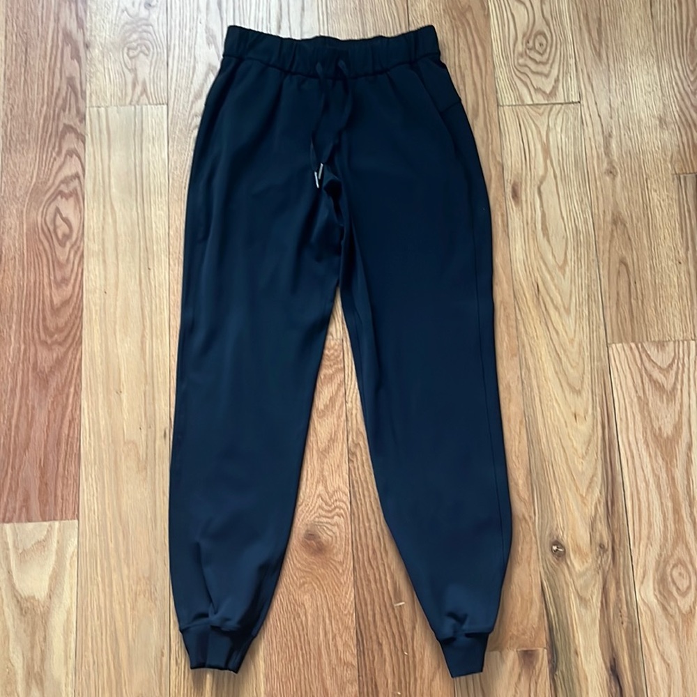 Lululemon On the Fly Jogger (Sz 4)